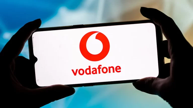 Aplicatia My Vodafone online in Google Play si App Store